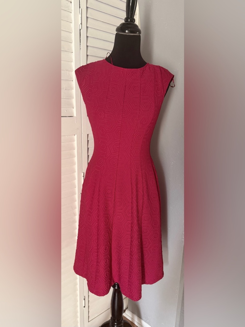 Elle Sleeveless Textured Midi Dress - Pink